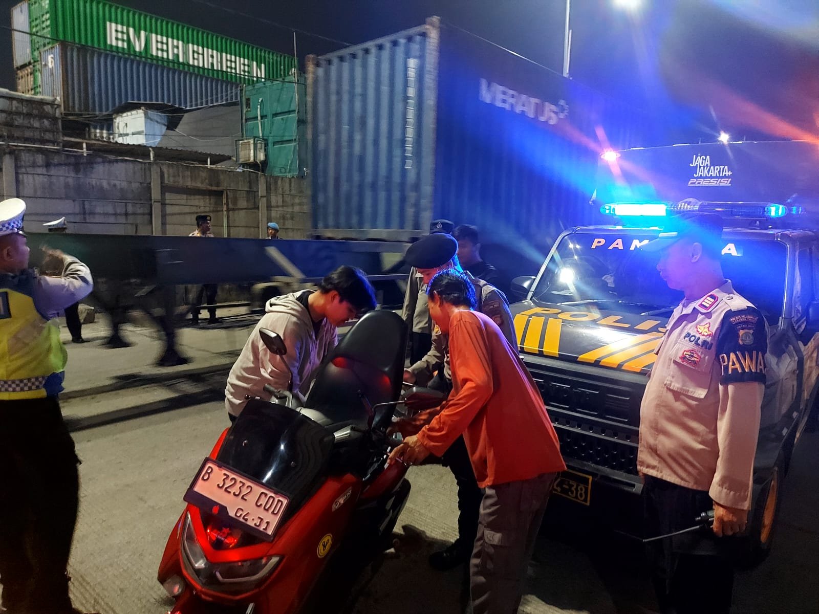 Patroli Cipta Kondisi Polres Priok Perkuat Keamanan Kawasan Pelabuhan