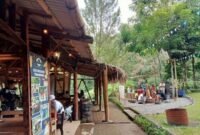 POTRET - Cafe Merkusi Wagir, tempat kongkow, dan camping favorit di Kaki Gunung Kawi. (Foto: Suara Realitas).