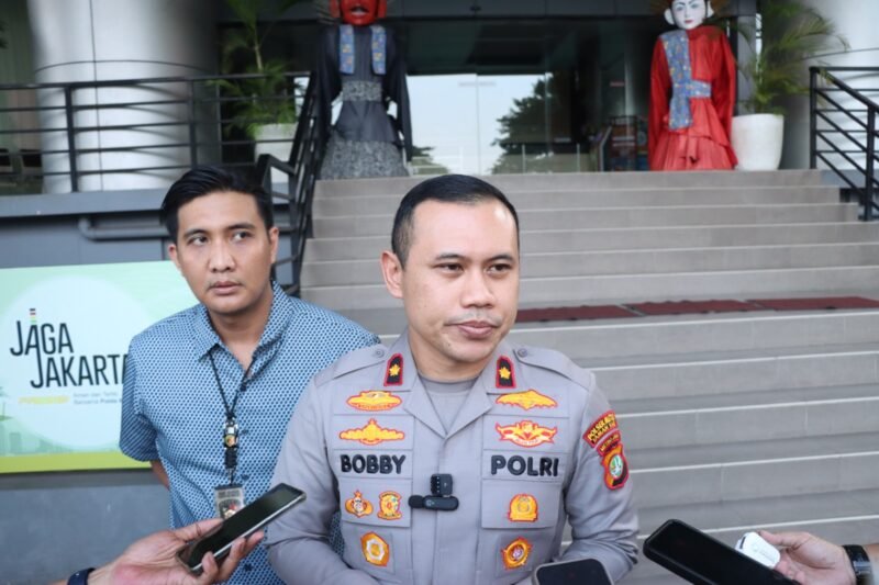 POTRET - terdesaknya ekonomi, dua sahabat kompak saat menggasak motor milik temannya sendiri, belum menikmati hasilnya akhirnya ditangkap Polsek Tamansari. (Foto: Istimewa).