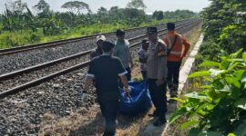 POTRET - Warga Waled tewas di Jalur Kereta Mundu, Polisi imbau waspada di Perlintasan Rel. (Foto: Istimewa).