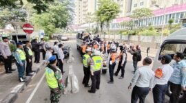 POTRET - 150 sepeda motor terjaring operasi cabut pentil dalam penertiban parkir liar di Kalideres. (Foto: Istimewa).