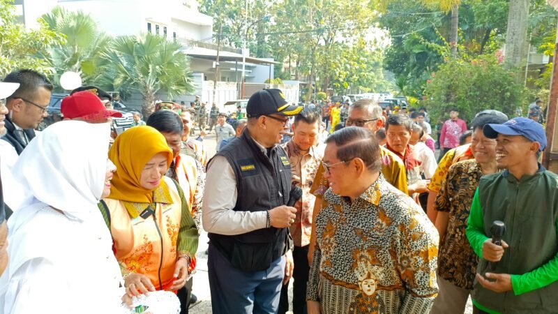 POTRET - Pramono Anung mengapresiasi pengelolaan sampah berbasis masyarakat di RW 07 Joglo, dan siap dikembangkan ke skala besar. (Foto: Istimewa).