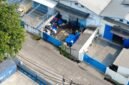 TERPANTAU - aktivitas penimbunan dan peredaran oli ilegal di sebuah gudang Jakarta Barat. (Foto: Ekslusif Suara Realitas).