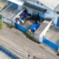 TERPANTAU - aktivitas penimbunan dan peredaran oli ilegal di sebuah gudang Jakarta Barat. (Foto: Ekslusif Suara Realitas).