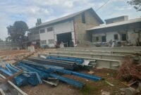 POTRET - proyek di Marunda diduga tak kantongi izin yang tuai keluhan warga sekitar. (Foto: Suara Realitas/Baretha.S).