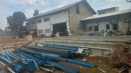 POTRET - proyek di Marunda diduga tak kantongi izin yang tuai keluhan warga sekitar. (Foto: Suara Realitas/Baretha.S).