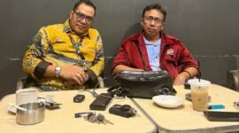 POTRET - Ketum PADI, Alf Muhammad Kurnia Ahyat (kiri) dan Owner UMKM Kerupuk Kedoya Utara, Mugiyanto (kanan). (Foto: Suara Realitas).