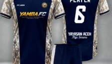 POTRET - kostum kebanggaan YAMBA FC  di laga uji coba. (Foto: Istimewa).