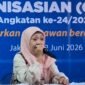 POTRET - Wakil Ketua Dewan Kehormatan PWI Jaya, Irdawati saat mengingatkan para peserta tentang pentingnya menjaga integritas, profesionalisme, dan tanggung jawab dalam menjalankan tugas jurnalistik. (Foto: Suara Realitas/Za).