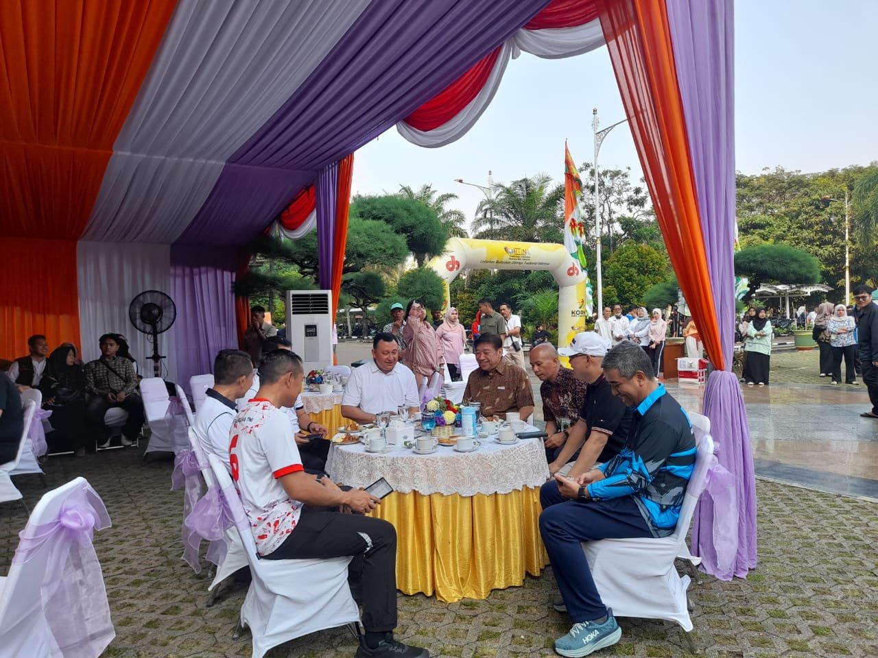 HUT DKI Jakarta ke-499: Warga Antusias Ikuti Senam Primadona Nikmatin Layanan Kesehatan Gratis dan Bazar UMKM