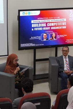 FEB UPN Veteran Jawa Timur Gelar International Guest Lecture, Akademisi AS Bahas Keberlanjutan dan Pembangunan Ekonomi