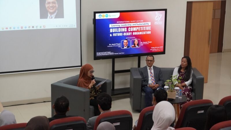 POTRET - Akademisi Drexel University saat berbagi gagasan keberlanjutan di FEB UPN Veteran Jatim. (Foto: Istimewa).