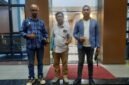 Tim Pengacara dari YNN & Partners, Dominggus Tobu Shanitan SH, Yohan SH,  Tensi Siprianus Misa SH. Saat dampingi klien di Polres Metro Jakarta Pusat, Sabtu (27/06/2026)