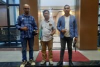 Tim Pengacara dari YNN & Partners, Dominggus Tobu Shanitan SH, Yohan SH,  Tensi Siprianus Misa SH. Saat dampingi klien di Polres Metro Jakarta Pusat, Sabtu (27/06/2026)