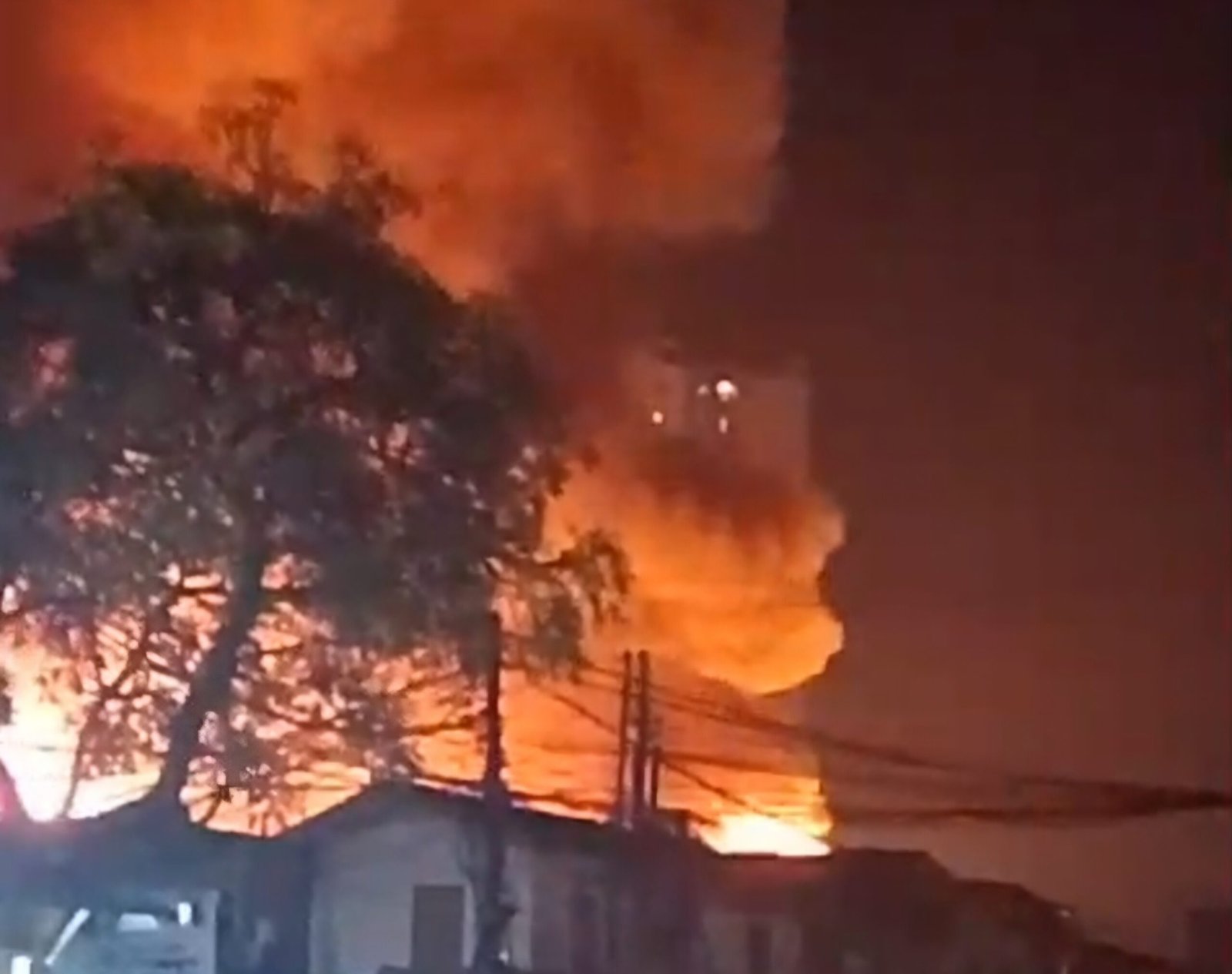 Kebakaran Hebat di Kemayoran Jakarta Pusat, Puluhan Rumah dan Kios Hangus Dilalap Api
