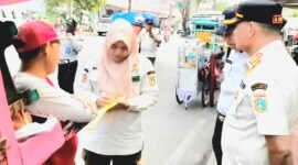 TERPANTAU - Satpol PP Koja melakukan kegiatan Rabu Tertib bersama petugas gabungan. (Foto: Suara Realitas).