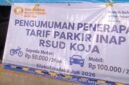 POTRET - spanduk pengumuman resmi tarif parkir inap di RSUD Koja, Jakarta Utara yang menuai perdebatan warganet. Kebijakan itu mulai efektif di 1 Juli 2026. (Foto: Tangkapan Layar/Ist).