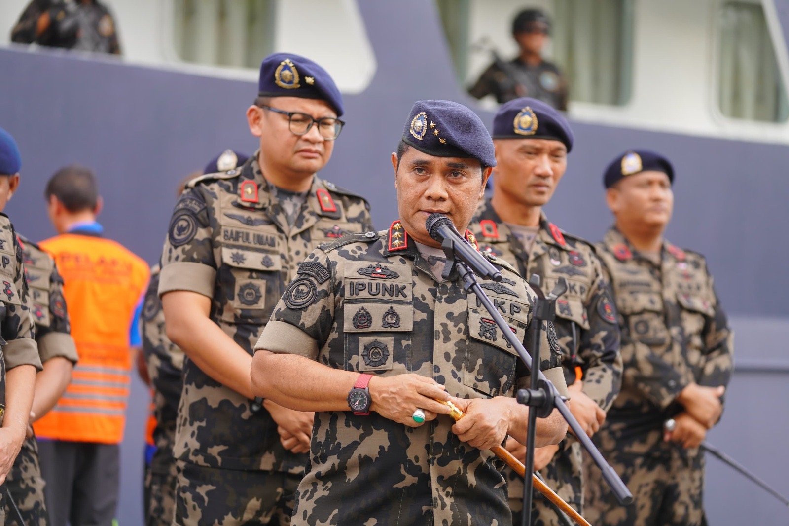 KKP Tangkap Kapal Asing Pengangkut 1,2 Ton Ikan Napoleon Ilegal