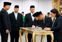 POTRET - Pelantikan Kakanwil Jawa Barat dan Kepala Imigrasi Jakarta Barat yang baru oleh Dirjen Imigrasi. (Foto: Dok.Dirjen Imigrasi/Ist).