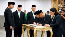 POTRET - Pelantikan Kakanwil Jawa Barat dan Kepala Imigrasi Jakarta Barat yang baru oleh Dirjen Imigrasi. (Foto: Dok.Dirjen Imigrasi/Ist).