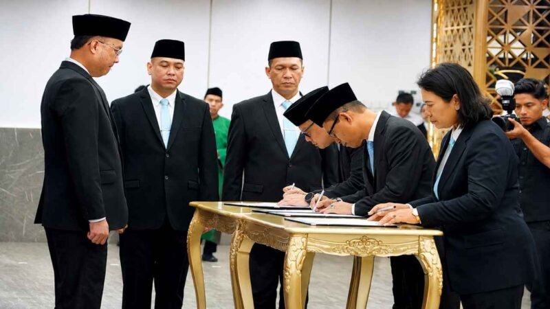 POTRET - Pelantikan Kakanwil Jawa Barat dan Kepala Imigrasi Jakarta Barat yang baru oleh Dirjen Imigrasi. (Foto: Dok.Dirjen Imigrasi/Ist).