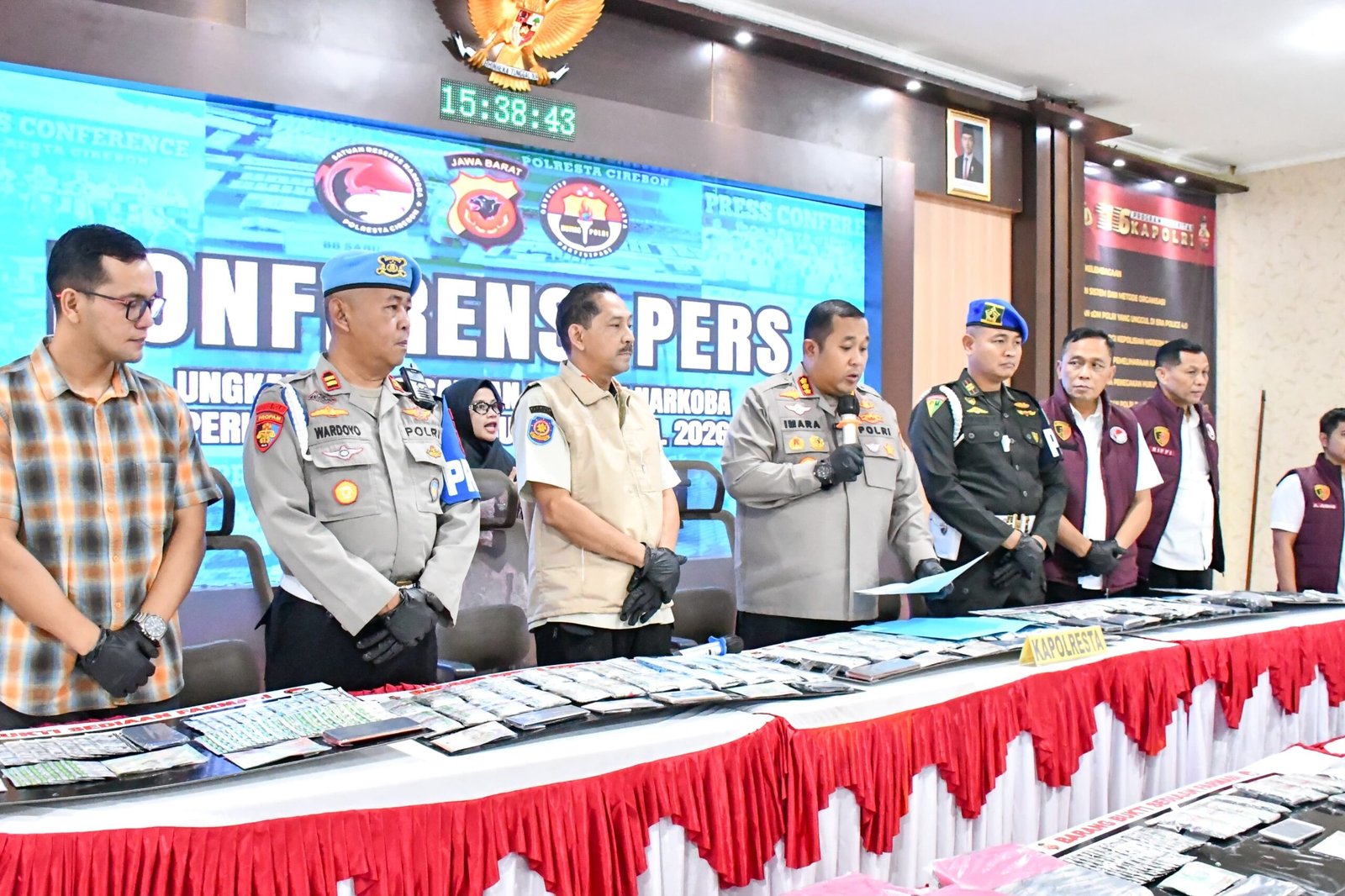 Satresnarkoba Polresta Cirebon Bongkar 26 Kasus, Sita Sabu, Tembakau Sintetis, dan Ribuan Pil Terlarang