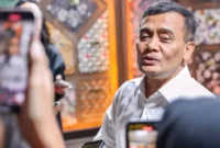 Foto: Gubernur Jawa Tengah Ahmad Luthfi saat ditanyai awak media terkait OTT Komisi Pemberantasan Korupsi (KPK) terhadap Bupati Pemalang, Anom Widiyantoro.