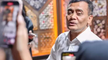 Foto: Gubernur Jawa Tengah Ahmad Luthfi saat ditanyai awak media terkait OTT Komisi Pemberantasan Korupsi (KPK) terhadap Bupati Pemalang, Anom Widiyantoro.