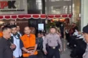 Foto: Komisi Pemberantasan Korupsi (KPK) resmi menahan Bupati Pemalang Anom Widiyantoro .