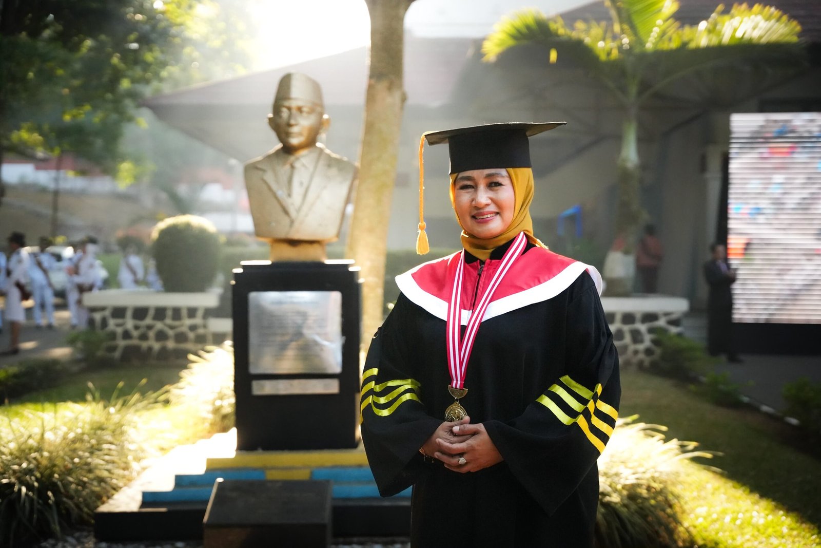 Wali Kota Jakarta Barat Iin Mutmainnah Resmi Raih Gelar Doktor Ilmu Pemerintahan di IPDN