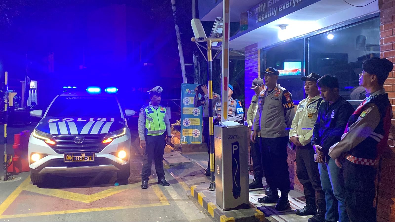 Patroli Cipta Kondisi JJOS, Polres Pelabuhan Tanjung Priok Perketat Pengamanan Kawasan Pelabuhan Demi Antisipasi Gangguan Kamtibmas