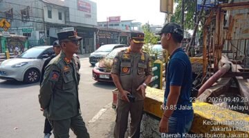 Perkuat Sinergitas dengan Media, Kasatpol PP Kecamatan Koja Tegaskan Komitmen Penegakan Perda di Wilayah