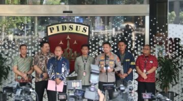 Polri Serahkan Tersangka dan Barang Bukti Perkara Dugaan Korupsi kepada Kejaksaan Agung