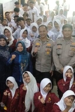 Polsek Penjaringan dan PKBM Mutiara Hati Kompak Lawan Kenakalan Remaja