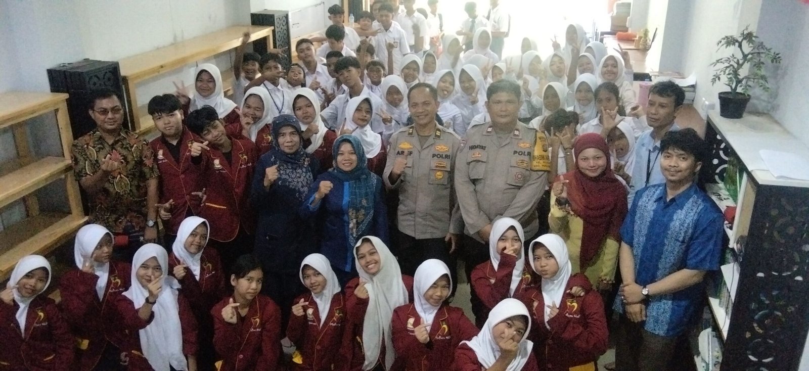 Polsek Penjaringan dan PKBM Mutiara Hati Kompak Lawan Kenakalan Remaja
