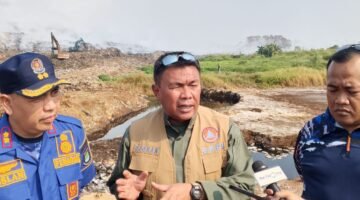 Percepatan Pemadaman Api TPA Jatiwaringin: Dua Helikopter Dikerahkan, Modifikasi Cuaca Disiapkan