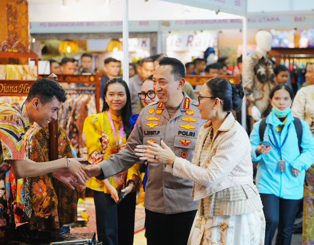 Kapolri Tinjau Bazar Kreasi Bhayangkari Nusantara 2026, Dorong UMKM Naik Kelas dan Lestarikan Budaya Indonesia