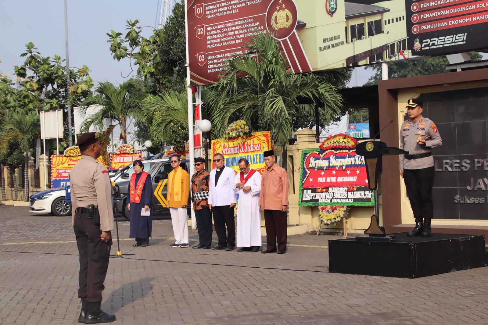Polres Priok Gelar JJOS Doa Bersama Lintas Agama Berikan Penghargaan kepada Personel Berprestasi dan Hadiah Pemenang Lomba Hari Bhayangkara ke-80