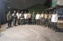 TERPANTAU - Satpol PP Jakut saat berikan peringatan berupa himbauan terhadap para pemilik cafe atau usaha hiburan malam yang berada di Rawamalang, Cilincing. (Foto: Istimewa).