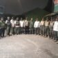 TERPANTAU - Satpol PP Jakut saat berikan peringatan berupa himbauan terhadap para pemilik cafe atau usaha hiburan malam yang berada di Rawamalang, Cilincing. (Foto: Istimewa).