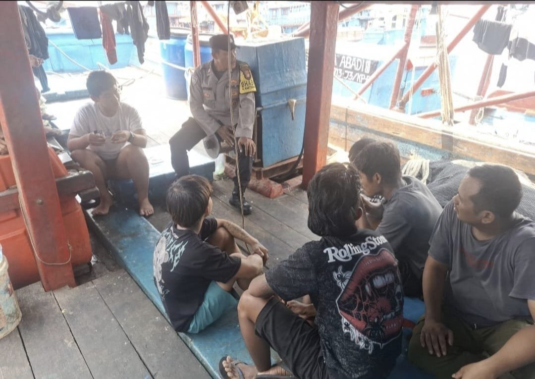 Bhabinkamtibmas Polsek Sunda Kelapa Polres Priok, Tingkatkan Harkamtibmas Melalui Kegiatan DDS di Pelabuhan Muara Angke