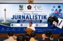 POTRET - Pembina Yayasan Rumah Pena Nusantara, Putu Mb. Amy dalam sambutanya di Sharing Season Jurnalistik di Wali Kota Madya Jakarta Utara, Senin (6/7). (Foto: Jojo).