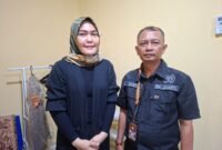 POTRET - bangun kemitraan strategis, kandidat bakal calon Ketua PWI Pokja Polres Jakarta Utara, Cardi Santoso (kanan) Jalin Silaturahmi dengan Kasi Humas Polrestro Jakut, Iptu Maryati Jonggi. (Foto: Suara Realitas/Za).