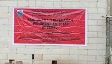 TERPANTAU - pengusaha Padel di Papanggo, Jakarta Utara diduga bandel abaikan segel