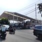 TERPANTAU - diduga belum kantongi PBG, bangunan Lapangan Padel di Kalideres disorot warga. Status lahan dipertanyakan dan minta Pemkot Jakbar bertindak. (Foto: Suara Realitas).