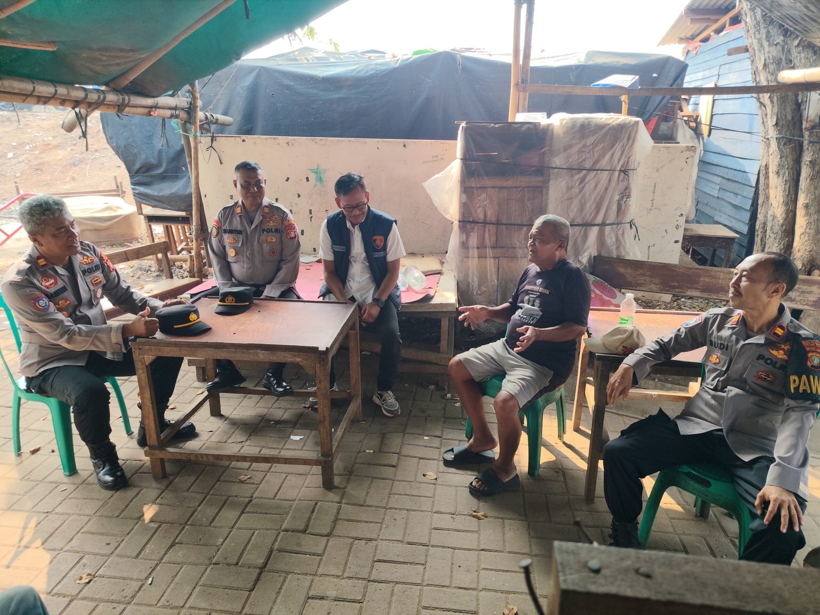 Jaga Jakarta On The Spot” (JJOS), Polsek Kawasan Kalibaru Perkuat Sinergi dengan Masyarakat Pekerja Demi Ciptakan Kamtibmas yang Aman dan Kondusif