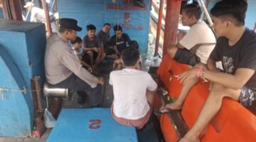 Bhabinkamtibmas Muara Angke Polsek Kawasan Sunda Kelapa Intensifkan DDS dan Sambang kepada ABK Kapal di Pelabuhan Muara Angke untuk Perkuat Harkamtibmas