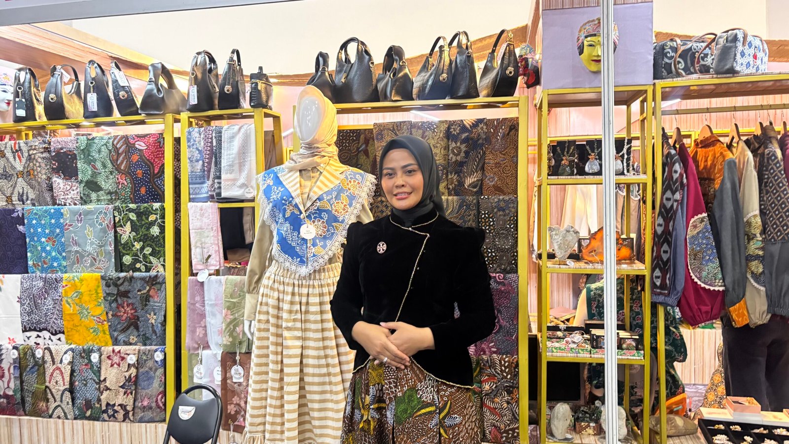 Batik Khas Jawa Timur Jadi Magnet Pengunjung Kreasi Bhayangkari Nusantara 2026