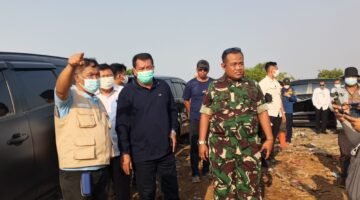 Bupati Maesyal Tinjau Langsung Kebakaran TPA Jatiwaringin, Rencana Operasi Pemadaman dari Udara