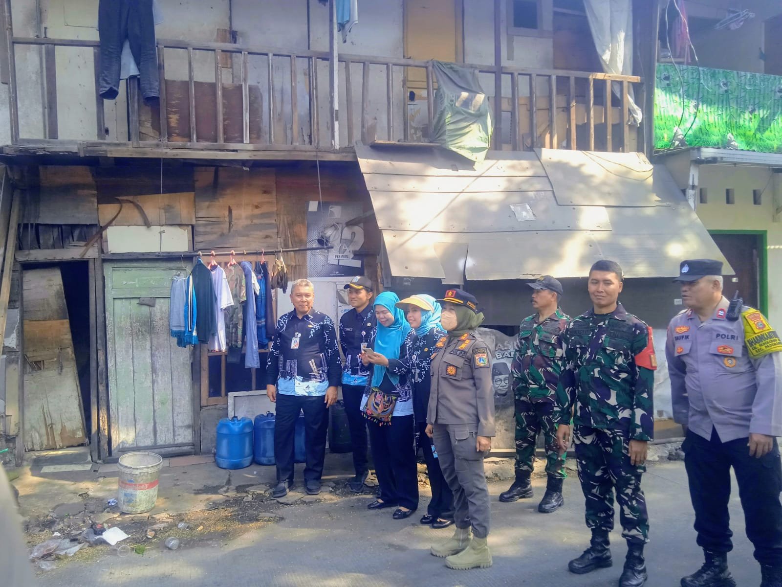 Satpol PP Pademangan Kembalikan Fungsi Trotoar dan Fasilitas Umum Lewat Penertiban Bangli
